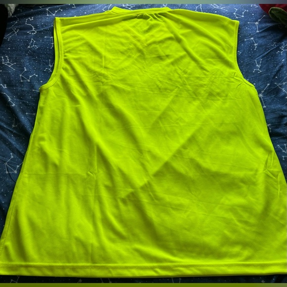 💜 NWOT Bright Neon Yellow Breathable Muscle Shirt - Picture 2 of 2